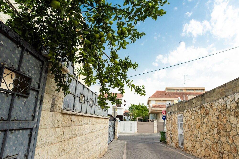 Grace Holon Villa & Pool