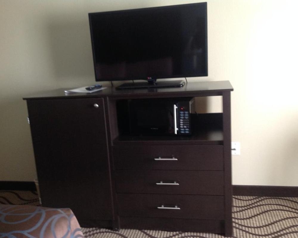 La Plaza Inn & Suites