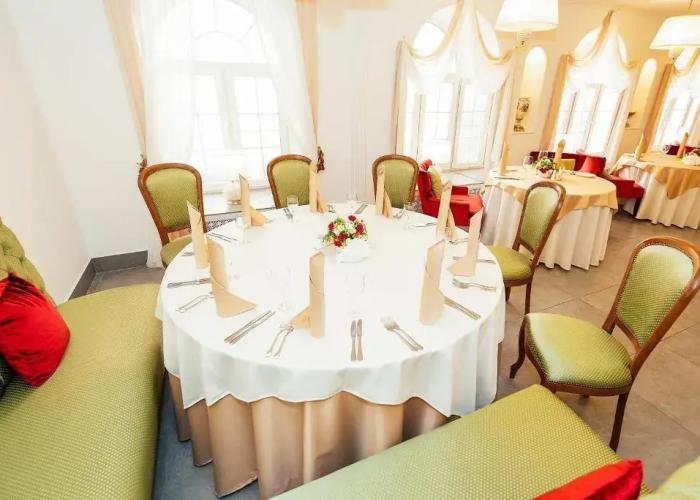 Kotorosl Hotel