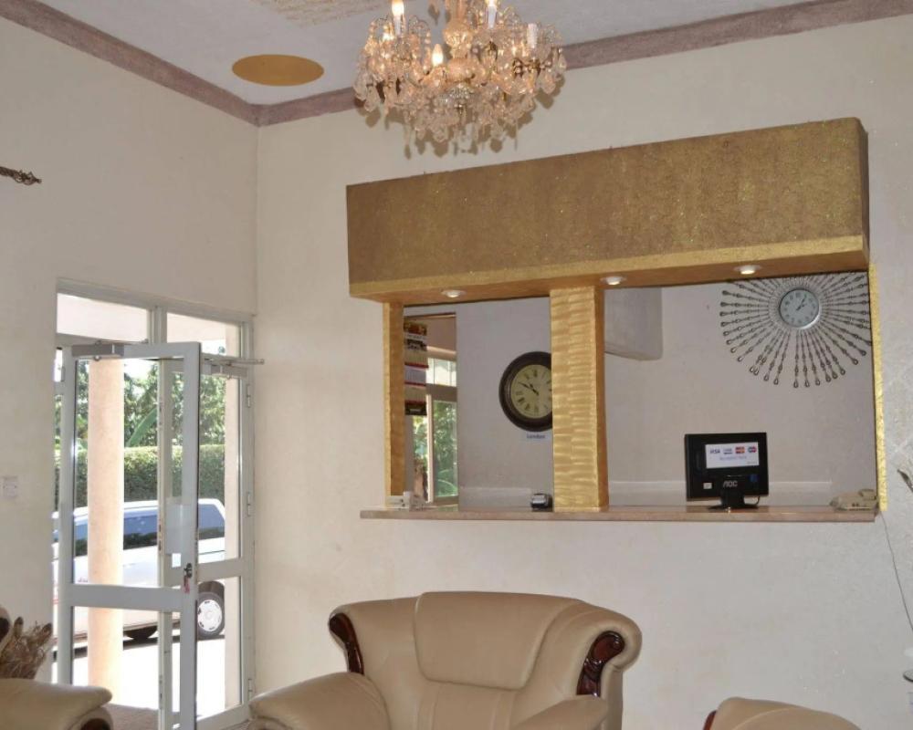 Executive Airport Hotel