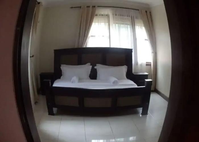 Emra Hotel