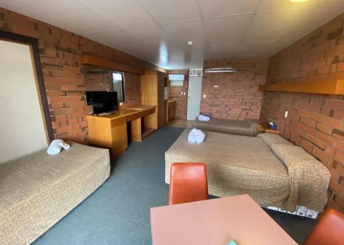 Hawker Hotel Motel