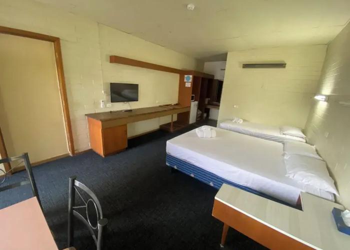Hawker Hotel Motel