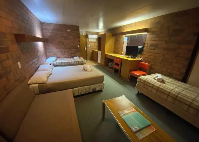 Hawker Hotel Motel