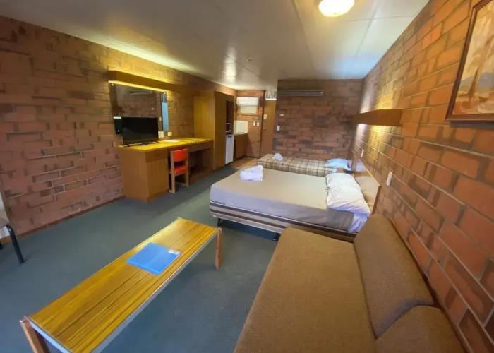 Hawker Hotel Motel