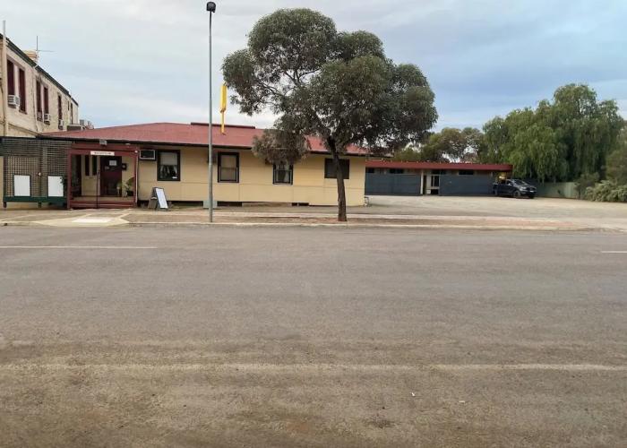 Hawker Hotel Motel