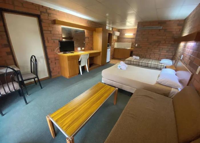 Hawker Hotel Motel