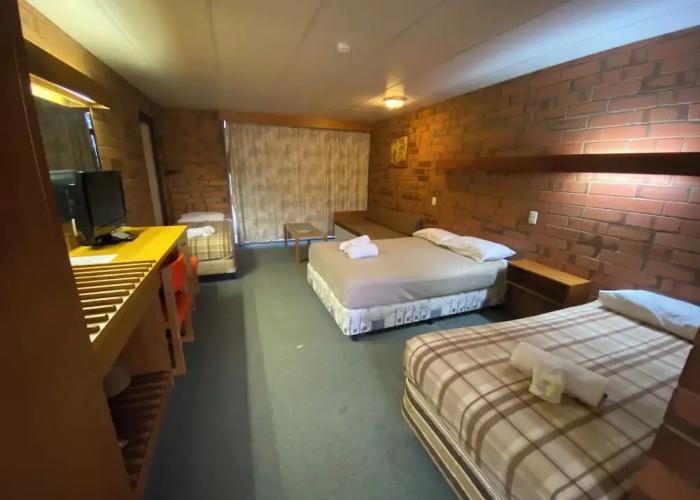 Hawker Hotel Motel