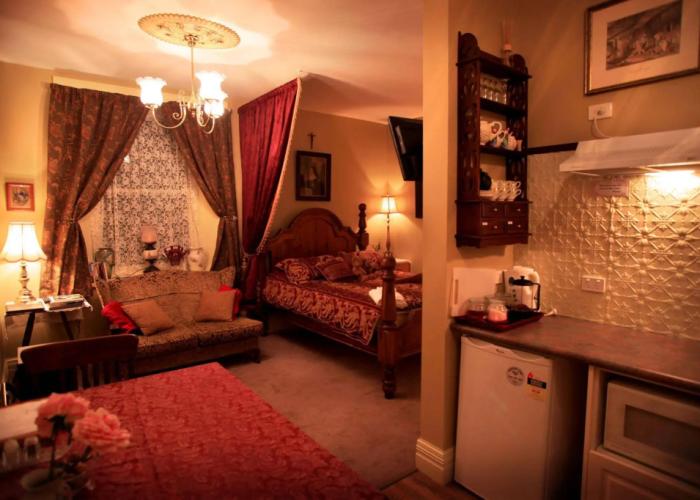 Blakes Manor Self Contained Heritage Accommodation