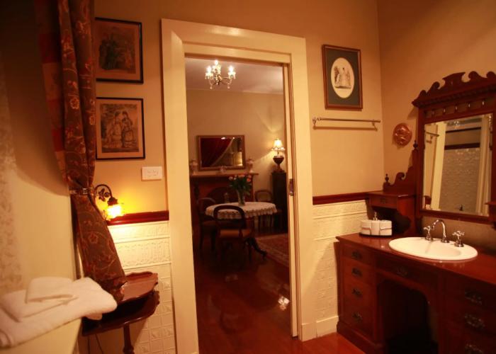 Blakes Manor Self Contained Heritage Accommodation
