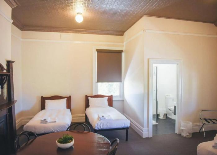 Deloraine Hotel