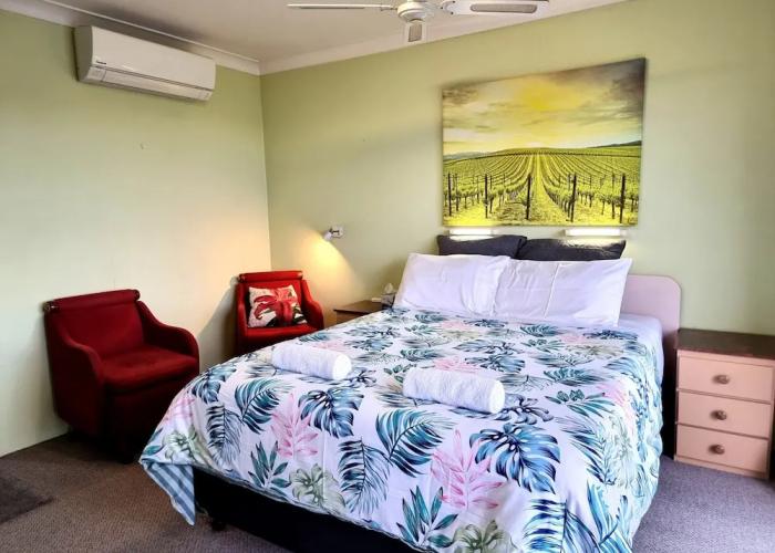 Mollymook Ocean View Motel Reward Long Stays - Over 18's Only