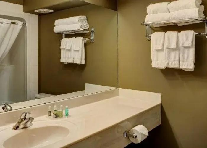 Lakeview Inns & Suites - Edson Airport
