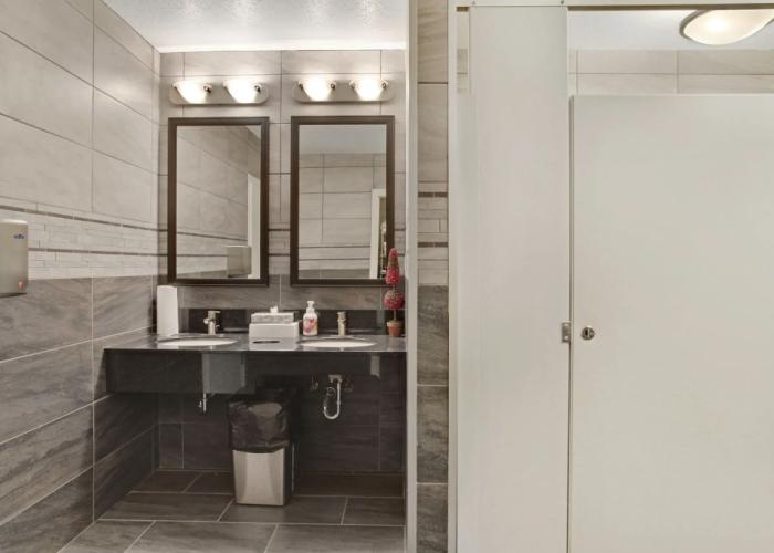 Guest House Inn & Suites