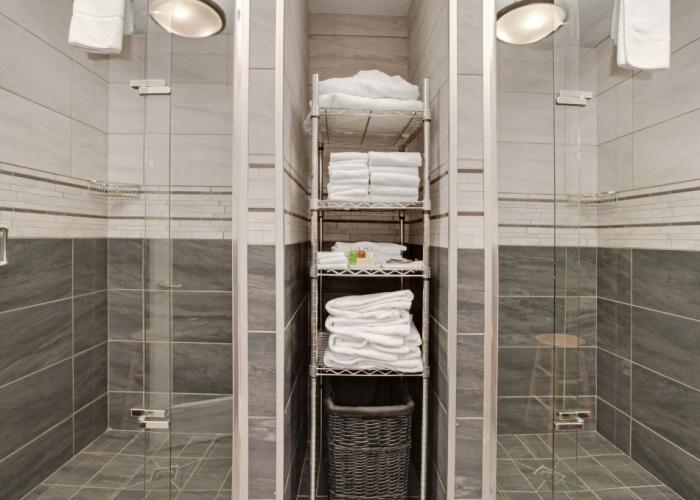 Guest House Inn & Suites