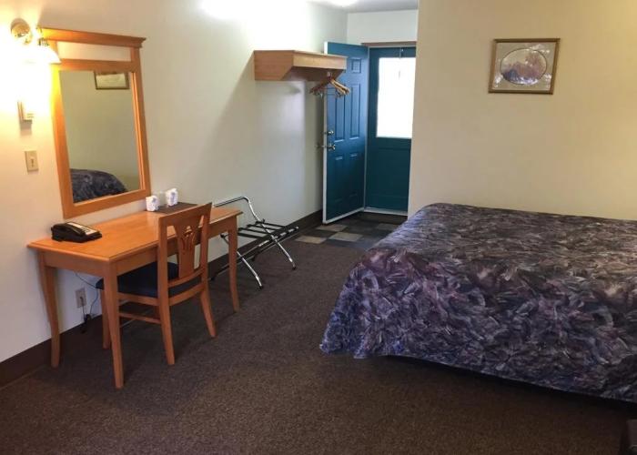 Pines Motel