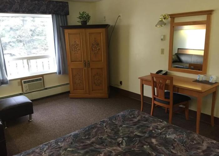 Pines Motel