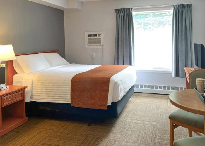 Coast Hinton Hotel