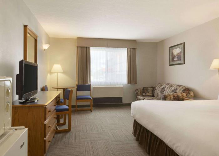Days Inn by Wyndham Hinton