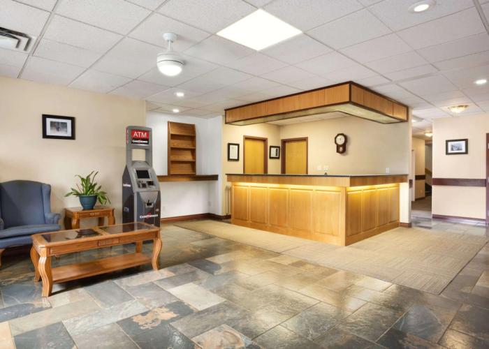 Days Inn by Wyndham Hinton