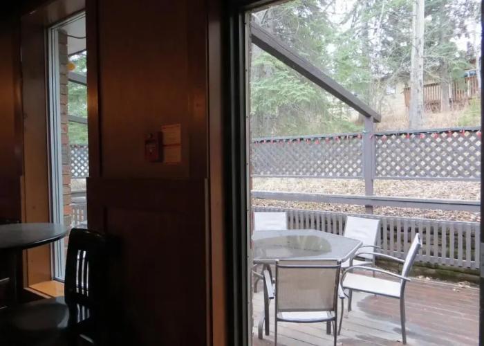 Twin Pine Inn & Suites