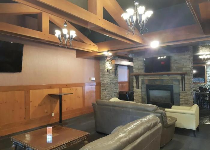 Twin Pine Inn & Suites