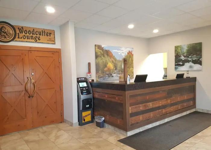 Twin Pine Inn & Suites