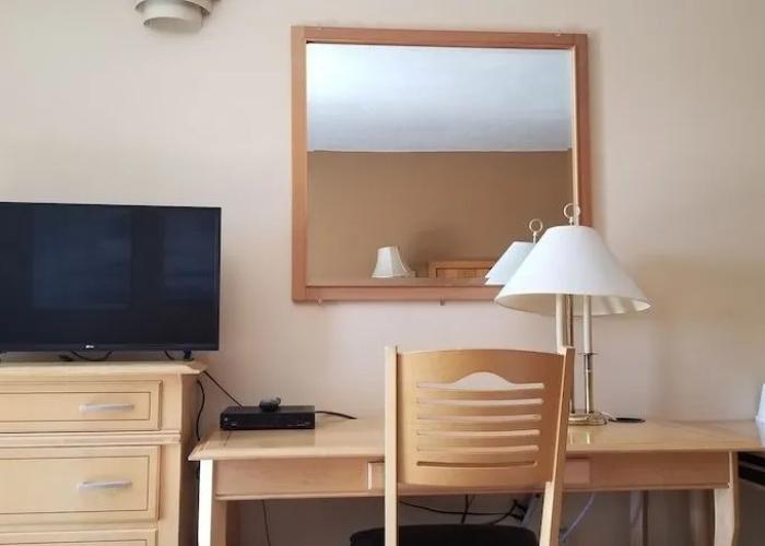 Twin Pine Inn & Suites