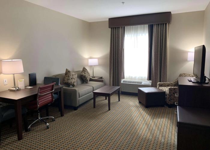 Best Western Plus Hinton Inn & Suites