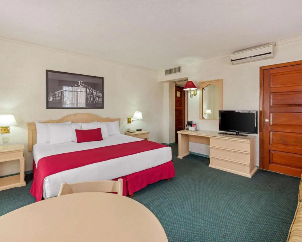 фото Quality Inn Aguascalientes