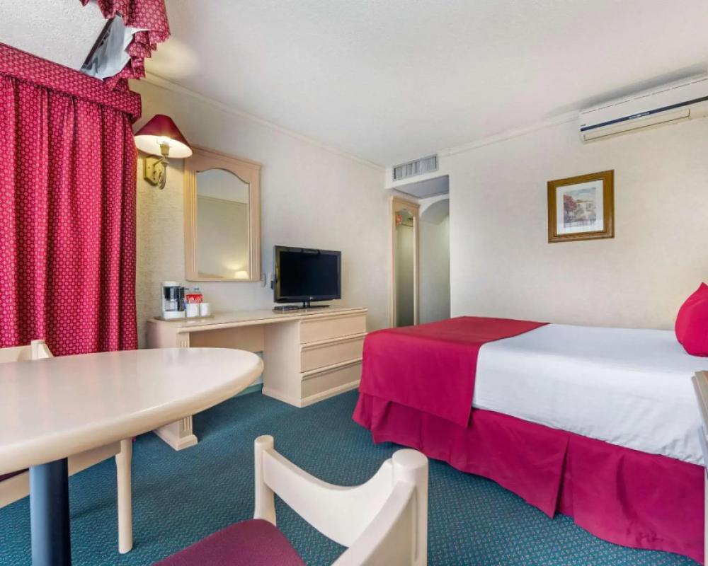 фото Quality Inn Aguascalientes