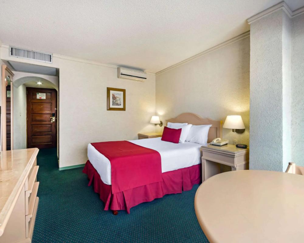 фото Quality Inn Aguascalientes