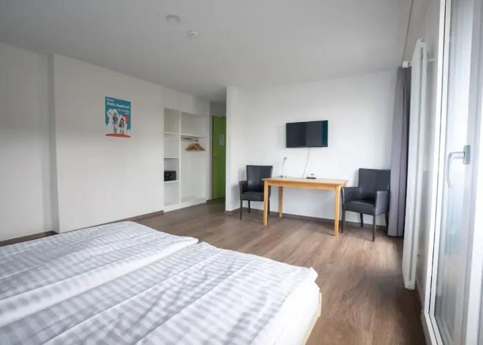 Nyon Hostel