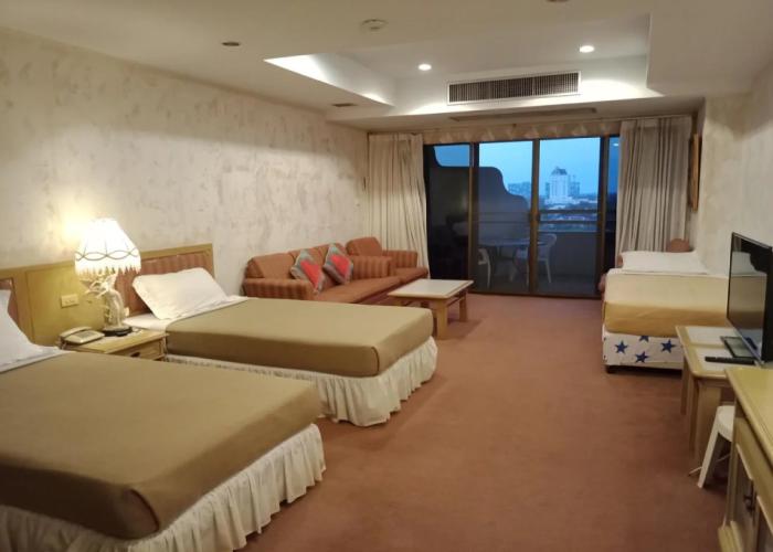 Cha-Am Grand Condotel