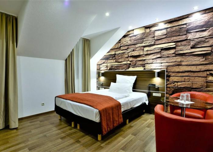 Ascot Hotel