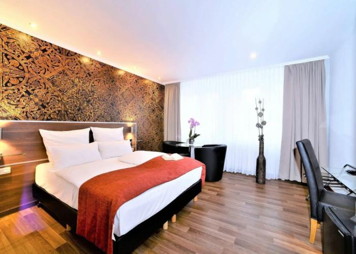 Ascot Hotel