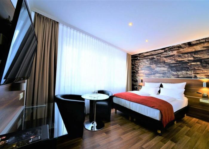 Ascot Hotel