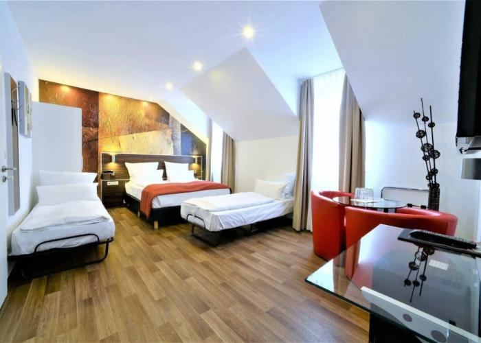 Ascot Hotel