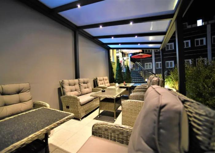 Ascot Hotel
