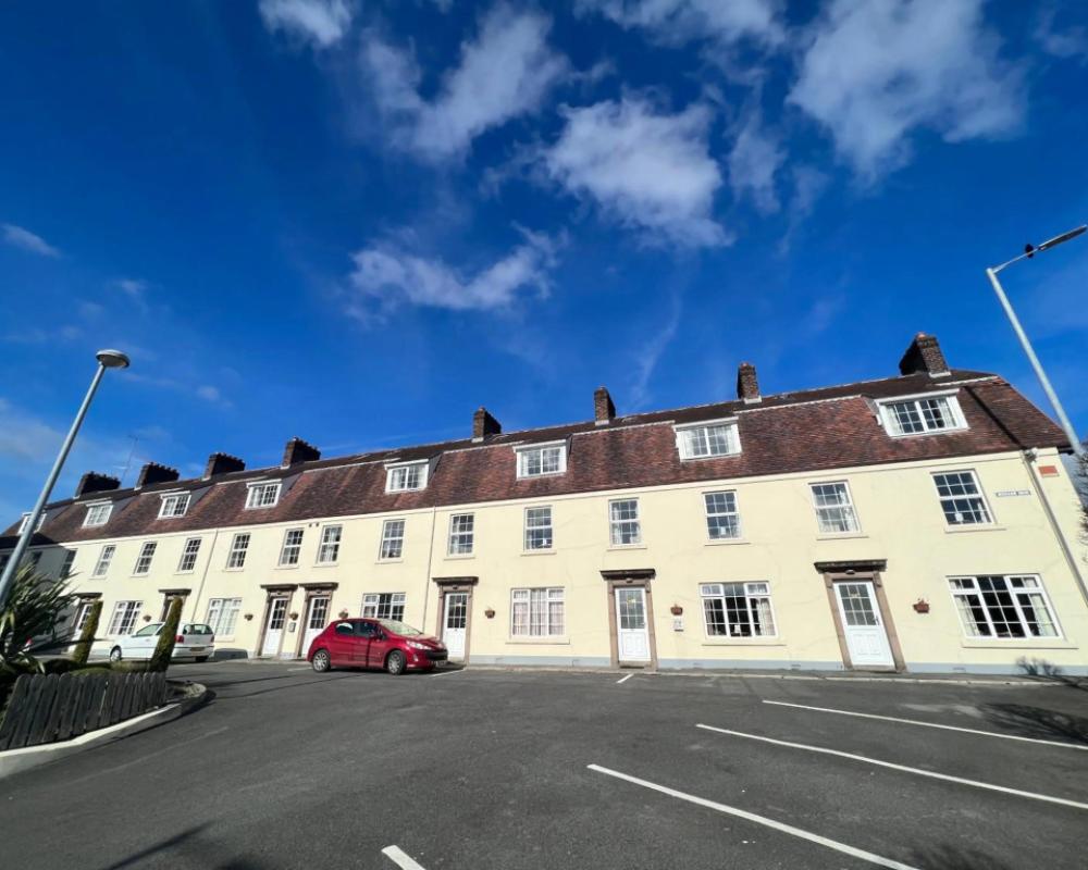 Belmore Court & Motel