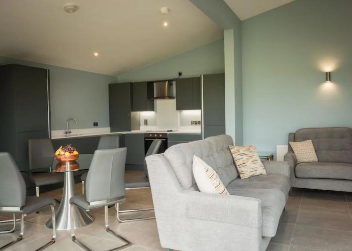 Executive Lakeside Lodge at Mullans Bay