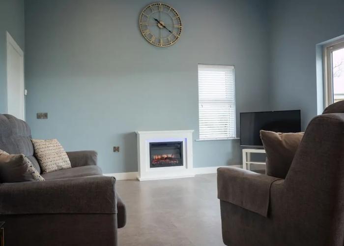 Executive Lakeside Lodge at Mullans Bay