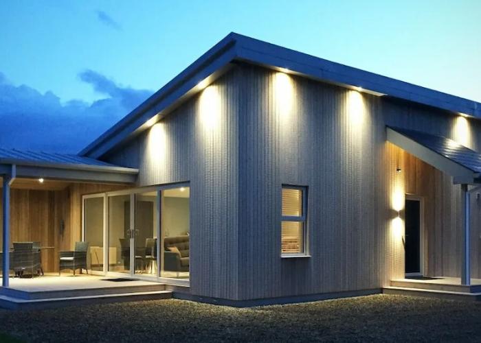 Executive Lakeside Lodge at Mullans Bay