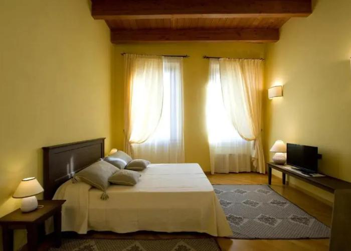 Piazza Azuni 18 Guest House