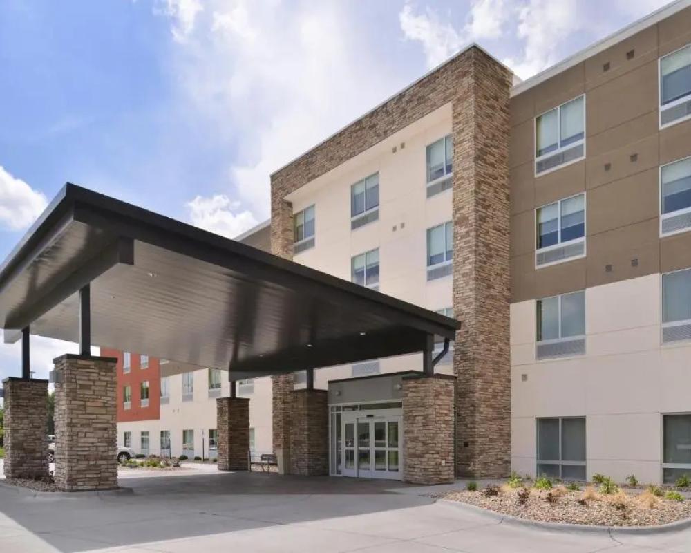 Holiday Inn Express & Suites Omaha Airport by IHG