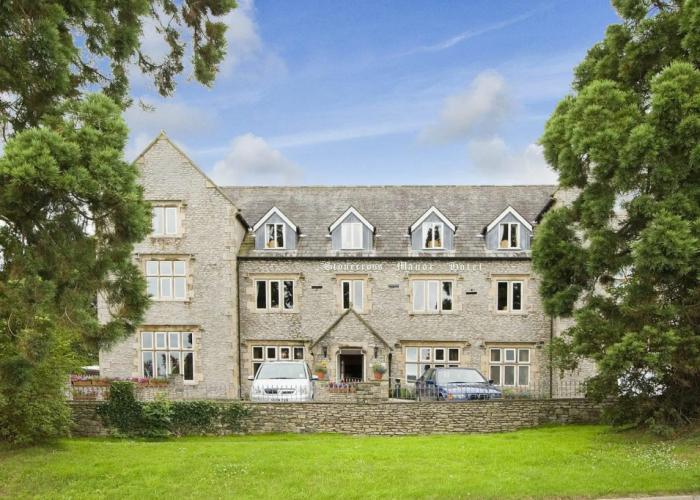 Stonecross Manor Hotel