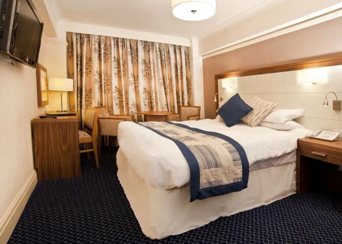 Riverside Hotel