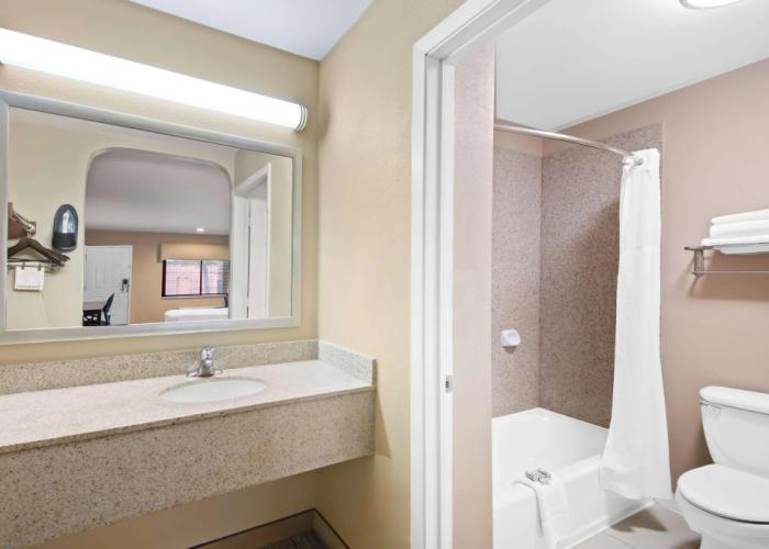 Best Western Cedar Inn