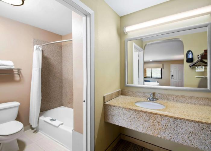 Best Western Cedar Inn