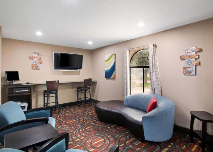 Best Western Cedar Inn